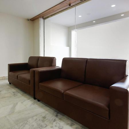 Capital O Sri Suprabhat Grand Near Kachiguda Railway Station Haiderabad Buitenkant foto