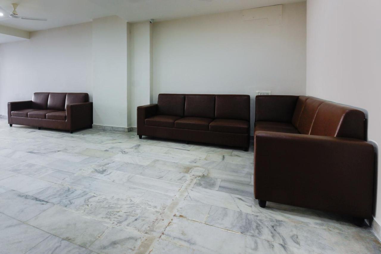 Capital O Sri Suprabhat Grand Near Kachiguda Railway Station Haiderabad Buitenkant foto