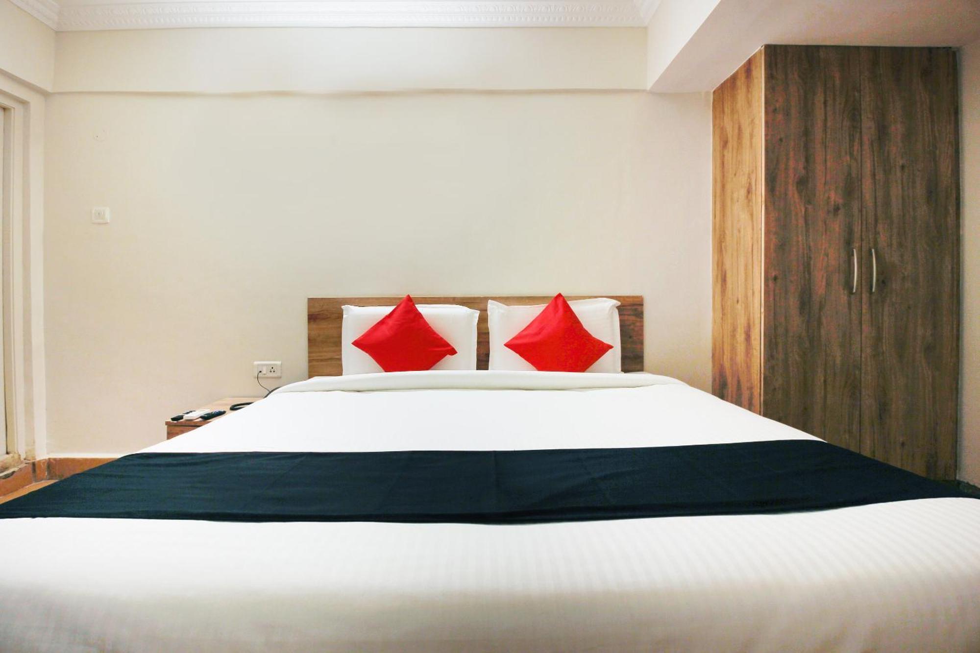 Capital O Sri Suprabhat Grand Near Kachiguda Railway Station Haiderabad Buitenkant foto