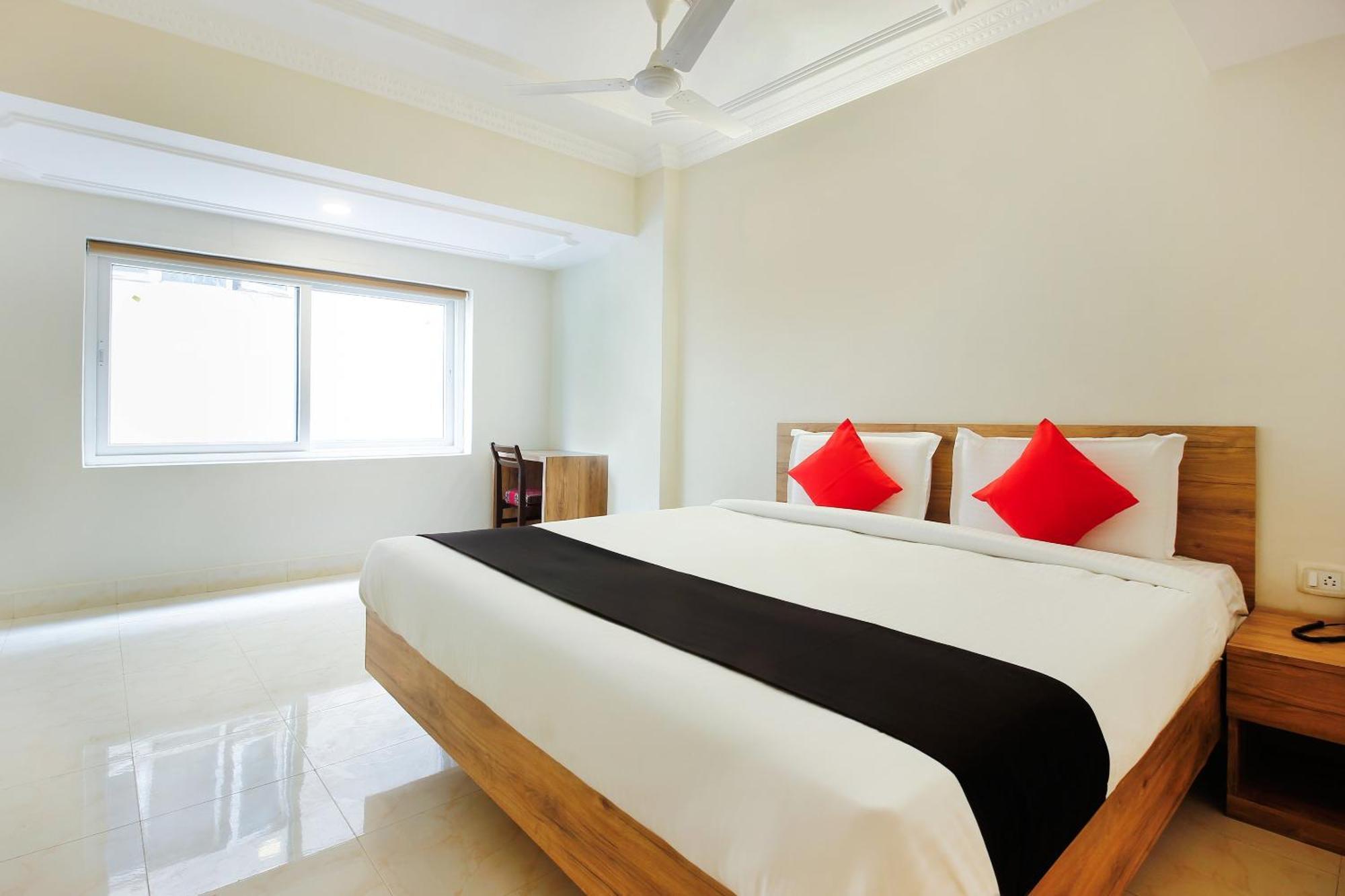 Capital O Sri Suprabhat Grand Near Kachiguda Railway Station Haiderabad Buitenkant foto