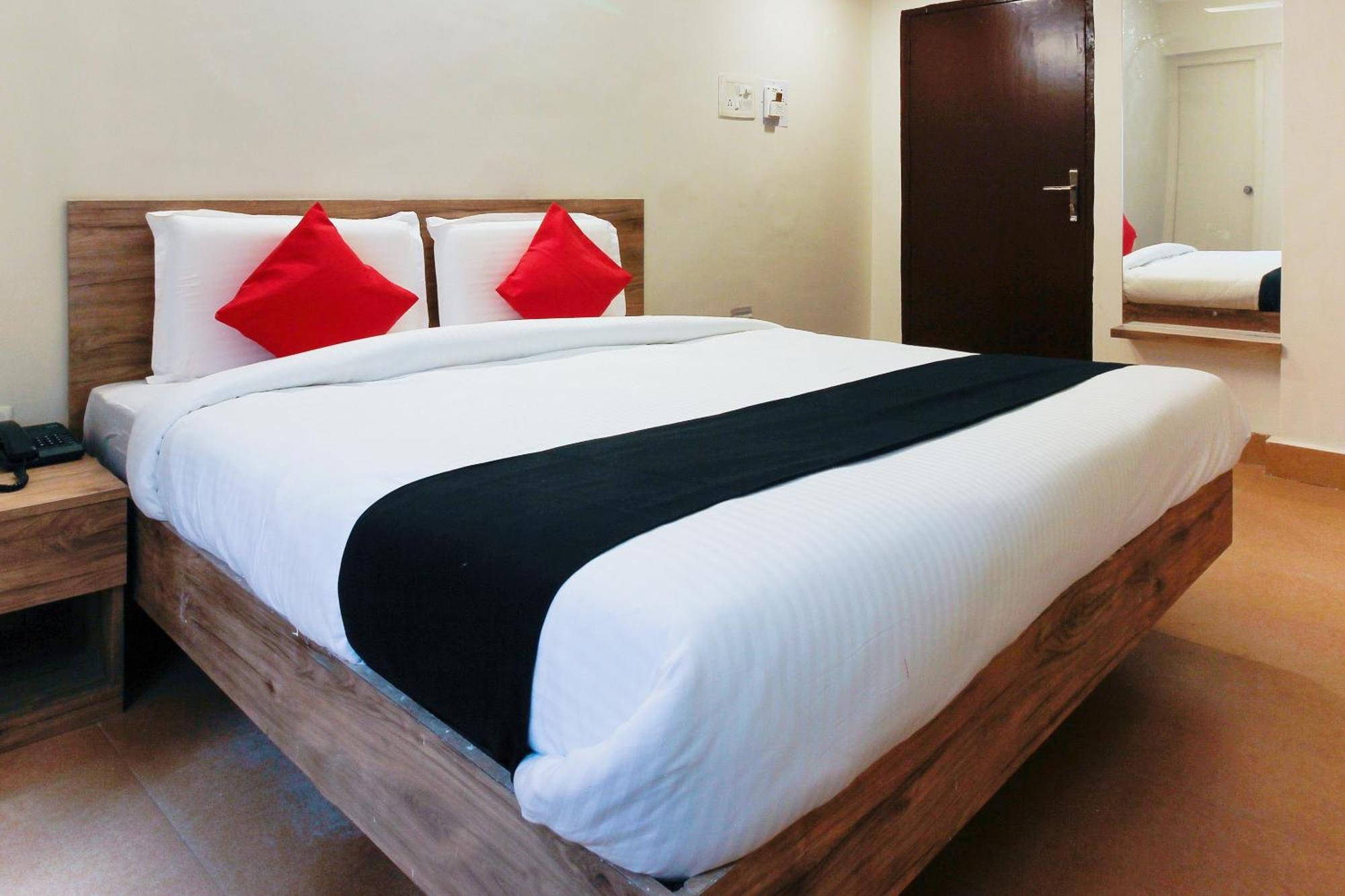 Capital O Sri Suprabhat Grand Near Kachiguda Railway Station Haiderabad Buitenkant foto