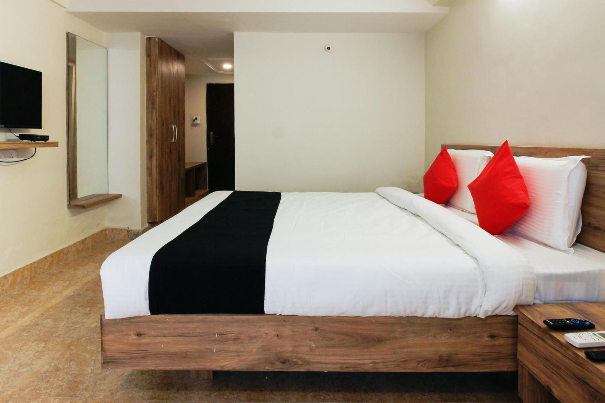 Capital O Sri Suprabhat Grand Near Kachiguda Railway Station Haiderabad Buitenkant foto