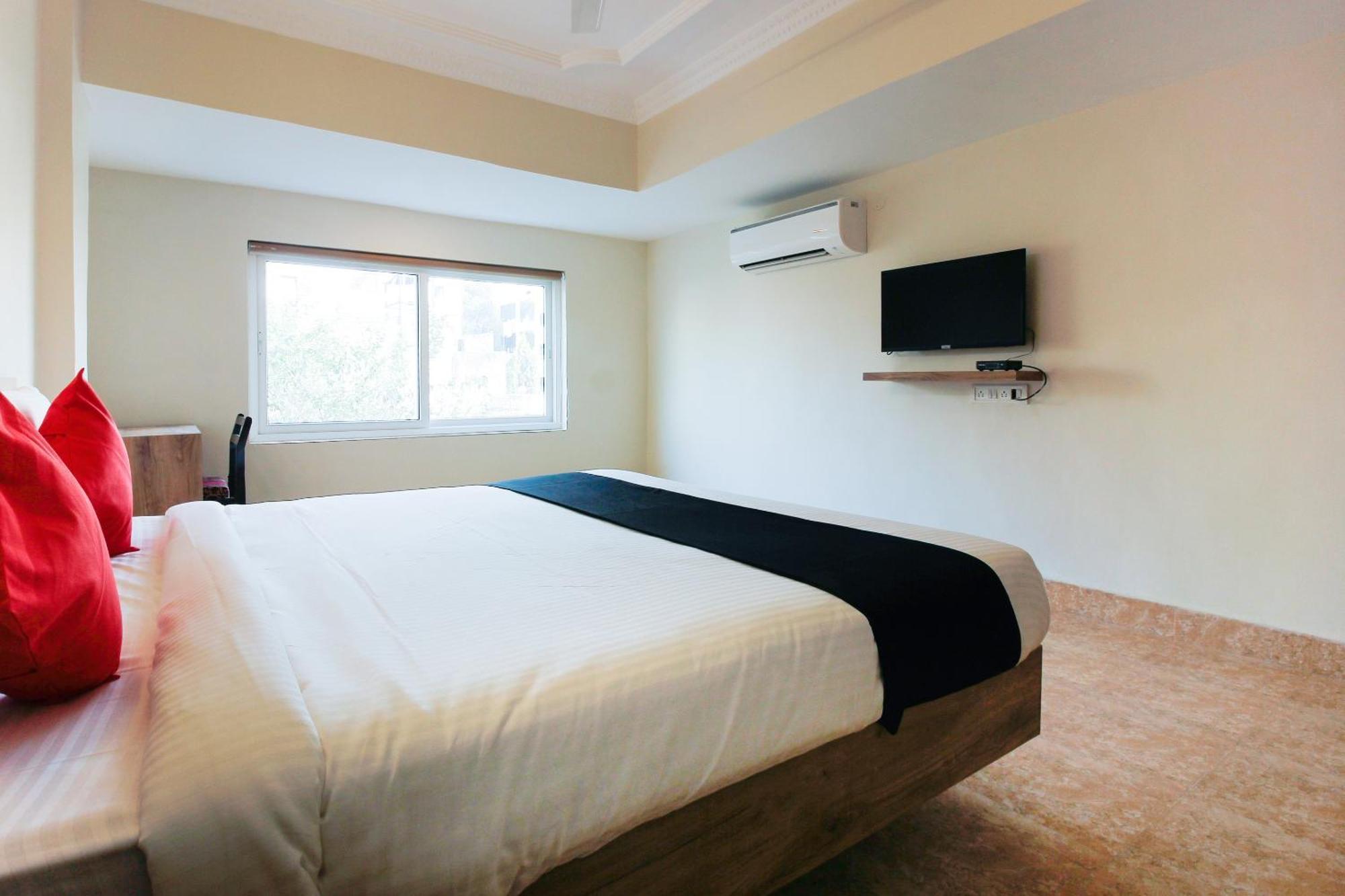 Capital O Sri Suprabhat Grand Near Kachiguda Railway Station Haiderabad Buitenkant foto