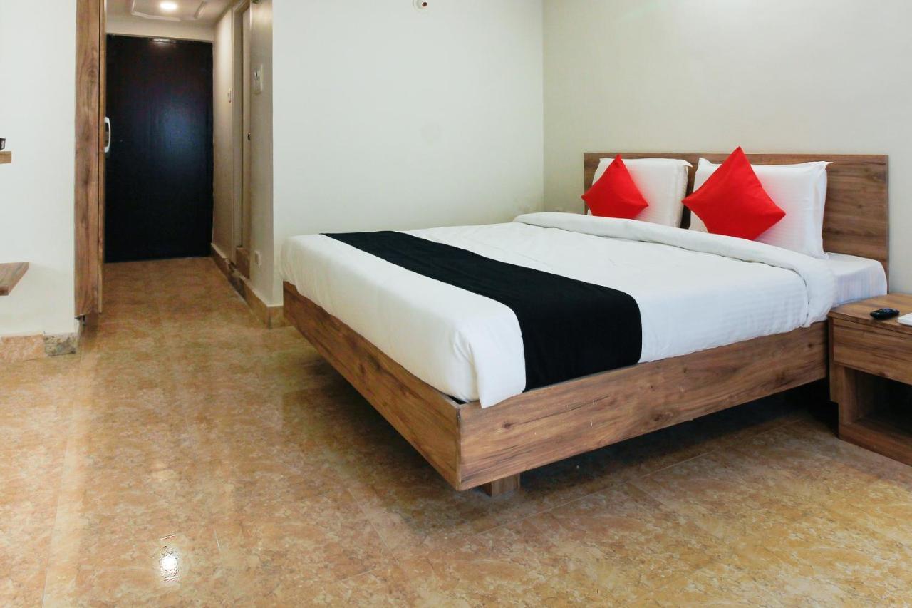Capital O Sri Suprabhat Grand Near Kachiguda Railway Station Haiderabad Buitenkant foto